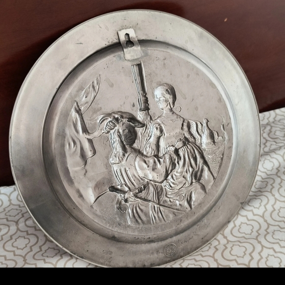 Antique wall decor - Picture 2 of 2